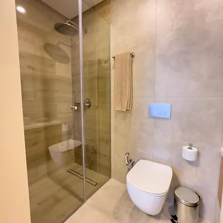 Malberry Park 104 - Modern 2 Bedroom With Pool, Gym, Jaccuzi