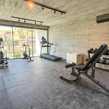 Malberry Park 104 - Modern 2 Bedroom With Pool, Gym, Jaccuzi Apartment