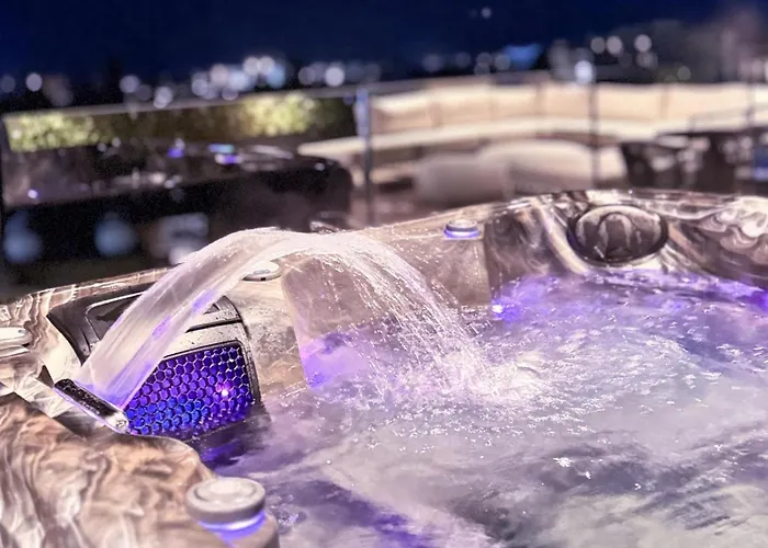 Malberry Park 104 - Modern With Shared Heated Pool, Sauna, Gym, Jacuzzi アパート パ フォス